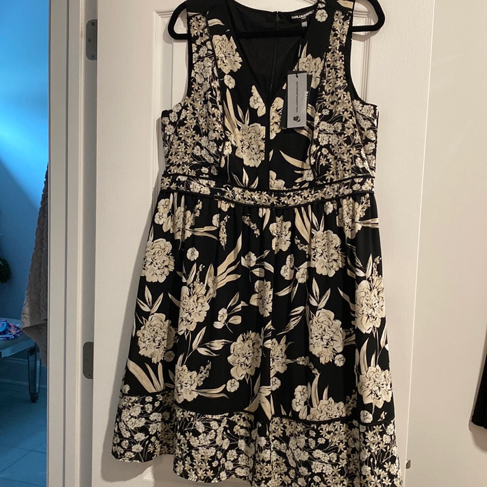 Sleeveless A line lightweight fully lined dress